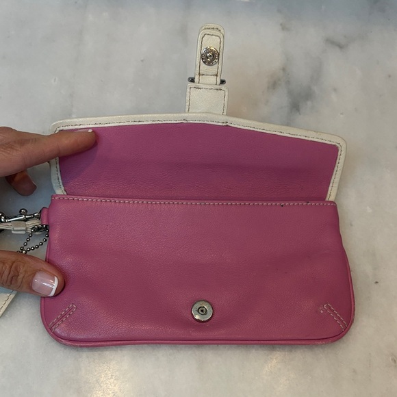 Coach Leather Buckle Large Wristlet Clutch Bag - Picture 15 of 15